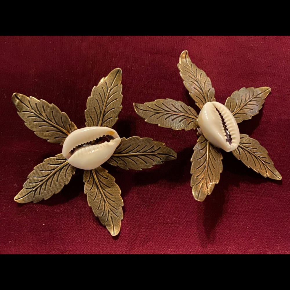 Great🎁! Wearable Art Beaten Copper Leaves and Cowrie Shell Earrings🎁